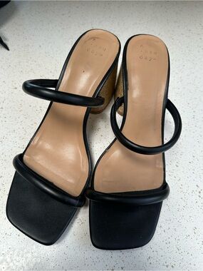 Black Strappy Block Heel Sandals - Classic Women Shoes - size 8.5